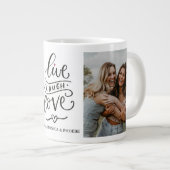 ライブ、笑い、ラブフォトマパーソナライズされたグ ジャンボコーヒーマグカップ (正面右)