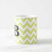 ライムおよび黒いシェブロンのモノグラムのマグ コーヒーマグカップ (中央)