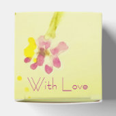 ライムクリーミーな黄色とピンクのフローラ フェイバーボックス (上部)