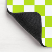 ライムグリーンとホワイトのチェックと渦巻き マウスパッド (コーナー)