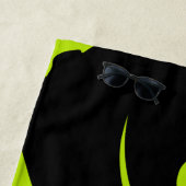 ライムグリーンと黒レトロ大理石旋回 ビーチタオル (インサイチュ)