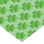 ライムグリーンに緑の四葉クローバーパターン ショートテーブルランナー (コーナー)