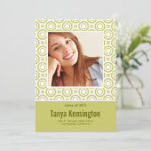 ライムグリーンのモダンな円形の卒業 案内状 (スタンド正面)