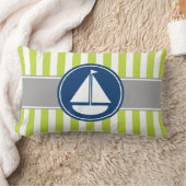 ライムグリーンの航海のなヨットは縞で飾ります ランバークッション (ブランケット)