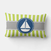 ライムグリーンの航海のなヨットは縞で飾ります ランバークッション (裏面)