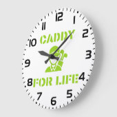 ライムグリーンの"Caddy For Life"ゴルフラゲッジタグ ラージ壁時計 (傾斜)