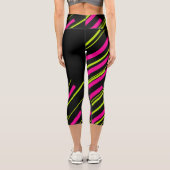 ライムグリーン、ホットピンク、および黒の対角線 カプリレギンス (裏面)