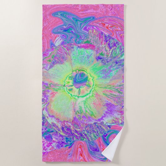 ライムサイケデリックグトリップ（幻覚体験）のようなグリーンとパープルハイビスカス ビーチタオル (正面)