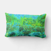 ライムトリップ（幻覚体験）のようなグリーンとブルーガーデンランドスケープ ランバークッション (裏面)