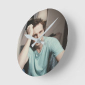 ライムネソン青年 ラウンド壁時計 (傾斜)