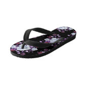 ライラの花、黒い背景 キッズビーチサンダル (アングル)