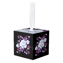 ライラの花、黒い背景 キューブオーナメント