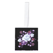 ライラの花、黒い背景 キューブオーナメント (正面)