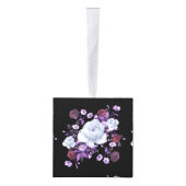 ライラの花、黒い背景 キューブオーナメント (右)