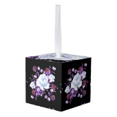 ライラの花、黒い背景 キューブオーナメント (裏面アングル)