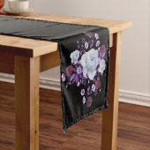 ライラの花、黒い背景 ショートテーブルランナー (インサイチュ)