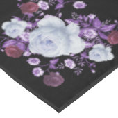 ライラの花、黒い背景 テーブルクロス (アングル)