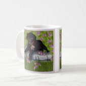 ライラックのコーヒー・マグの下のアンディー、 コーヒーマグカップ (正面左)