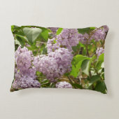 ライラックの木の美しい紫の春の花 アクセントクッション (裏面)