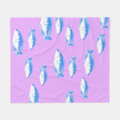 ライラックの青い魚 フリースブランケット (正面(横))