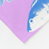 ライラックの青い魚 フリースブランケット (角)
