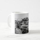 ラインを交差させている同盟第二次世界大戦の兵士 コーヒーマグカップ (正面左)