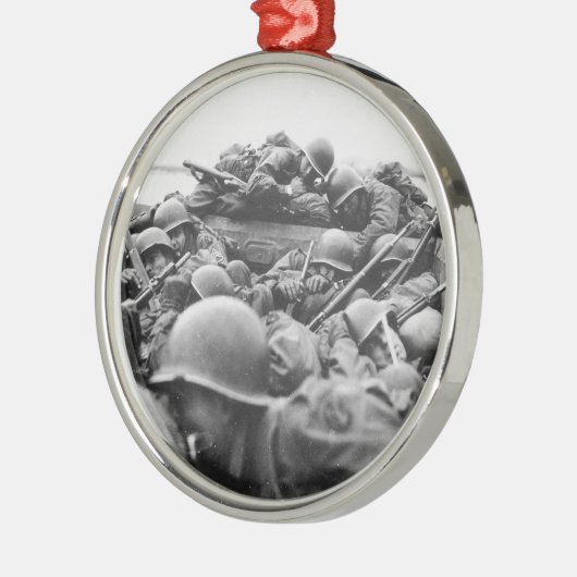 ラインを交差させている同盟第二次世界大戦の兵士 メタルオーナメント (左)