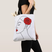 ラインアートポートレートの女性とレッドローズ トートバッグ (クローズアップ)
