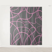 ラインアート：グレー上のピンク タペストリー (正面)