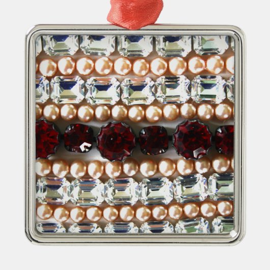 ラインストーンと真珠 – ヴィンテージジュエリー メタルオーナメント (正面)