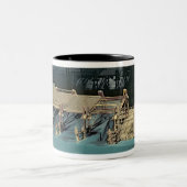 ライン上の橋のモデル ツートーンマグカップ (中央)