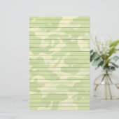 ライン付き紙と緑の色合い迷彩柄 便箋 (スタンド正面)