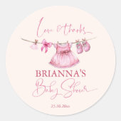 ライ名門私立校風のンの赤ちゃんシャワー好みのピンクの服 ラウンドシール (正面)