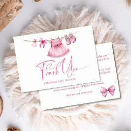 ライ名門私立校風のン女子の赤ちゃんシャワーのピンクの服 サンキューカード