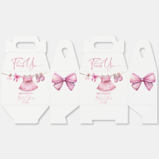 ライ名門私立校風のン女子の赤ちゃんシャワーのピンクの服 フェイバーボックス (見開き)