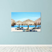 ラウンジチェアアンドサッチ傘オンビーチ キャンバスプリント (インサイチュ (ウッドフロア))