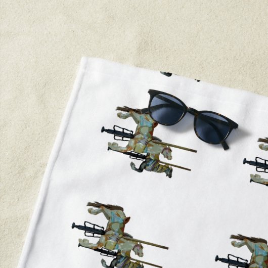 ラウンドかわいらしメリー回転木馬馬のパターンに移動 ビーチタオル (インサイチュ)