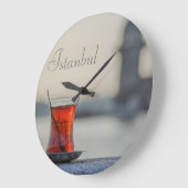 ラウンドクロック。イスタンブール – トルコの紅茶の写真。 ラージ壁時計 (傾斜)