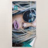 ラウンドサングラスモノグラムのグラフィティブロンドガール ビーチタオル (正面)