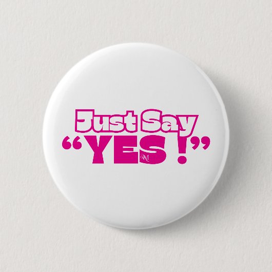 ラウンドボタン：Just Yes (白マゼンタ) 缶バッジ (正面)