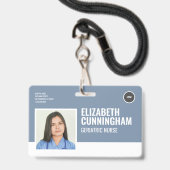 ラウンドロゴナース写真名バーコード水平 バッジ (正面(ネックストラップ付))