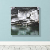 ラウンドロッククリフバイヴェルザスカリバー キャンバスプリント (インサイチュ (ウッドフロア))