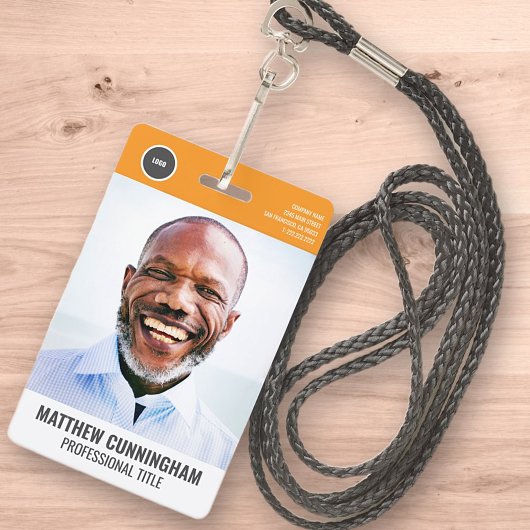 ラウンドロモダンゴ従業員の写真名バーコード バッジ