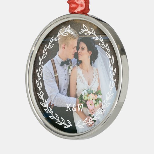 ラウンドヴィンテージフレームモノグラムの写真 メタルオーナメント (左)