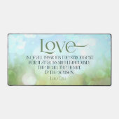 ラオスTzu感動的引用文"愛" デスクマット (正面)