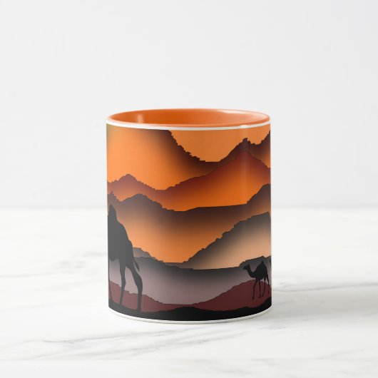 ラクダのシルエット – 砂漠絵を描の夕日 –  マグカップ (中央)