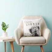 ラクダは白黒装飾用クッションに接吻します クッション (椅子)