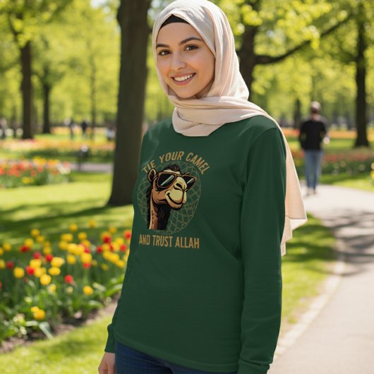 ラクダを縛り、アッラーを信頼せよ Tシャツ