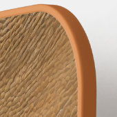 ラクダ色のレザーの背景 ピックルボールラケット (左詳細)