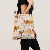 ラクダ、砂丘、サボテンのシームレスなパターン。カット トートバッグ (クローズアップ)